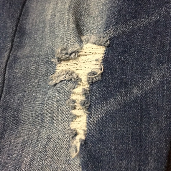 Ripped blue jeans - Picture 2 of 5